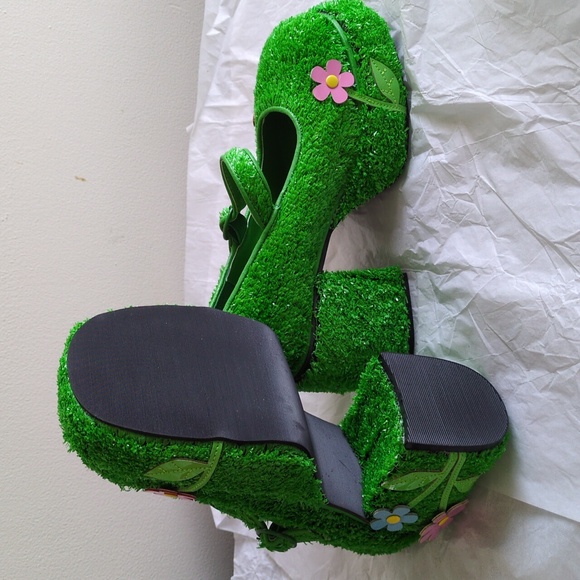 It's Always Greener Mary Janes Platforms - Picture 3 of 9